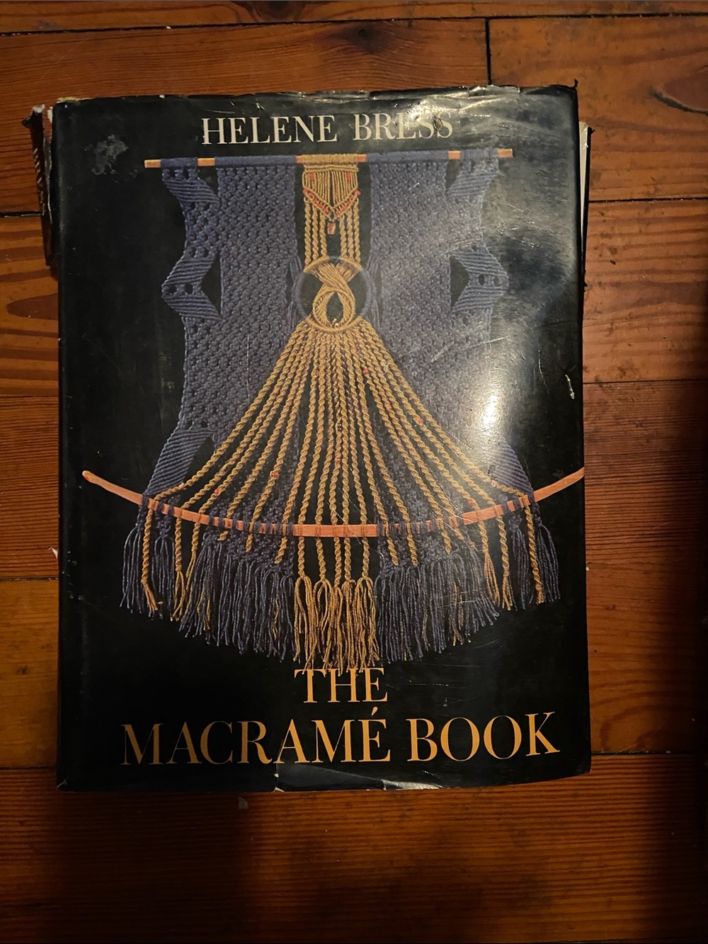 Vintage 70s 1970s HIPPIE Groovy style design Macramé Book craft crafts art arts